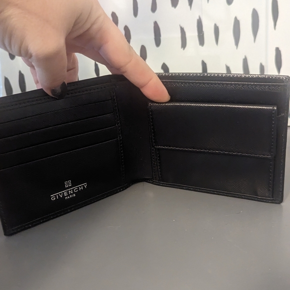 Authentic Brand New Givenchy wallet unisex - Picture 3 of 4